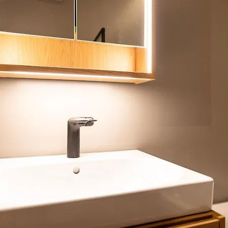 Apartamento Stylische Penthouse - Maisonette - Im Edlem Design Mit Balkon, Dachterrasse Und Kostenloser Tiefgarage Im Herzen Von - Neuseenland