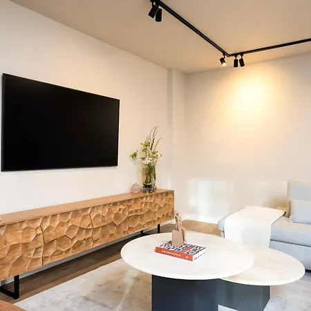 Stylische Penthouse - Maisonette - Im Edlem Design Mit Balkon, Dachterrasse Und Kostenloser Tiefgarage Im Herzen Von - Neuseenland *