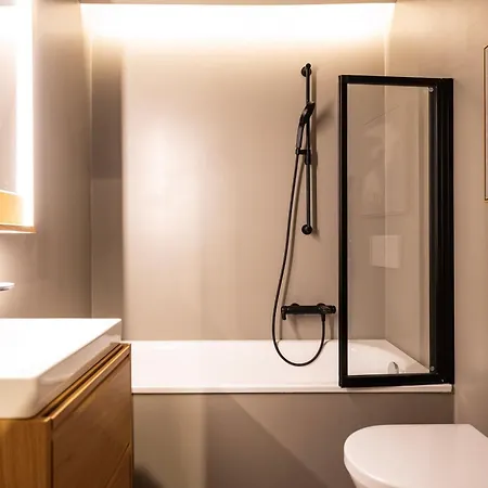 Stylische Penthouse - Maisonette - Im Edlem Design Mit Balkon, Dachterrasse Und Kostenloser Tiefgarage Im Herzen Von - Neuseenland Markkleeberg