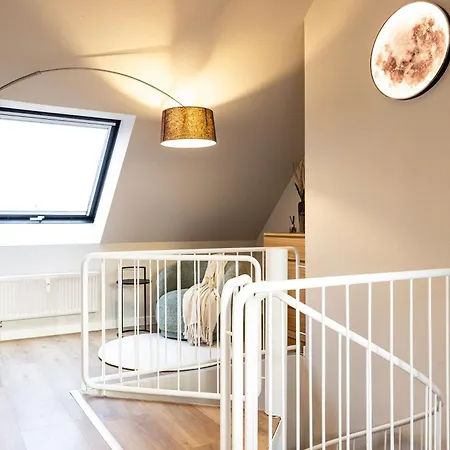 Stylische Penthouse - Maisonette - Im Edlem Design Mit Balkon, Dachterrasse Und Kostenloser Tiefgarage Im Herzen Von - Neuseenland